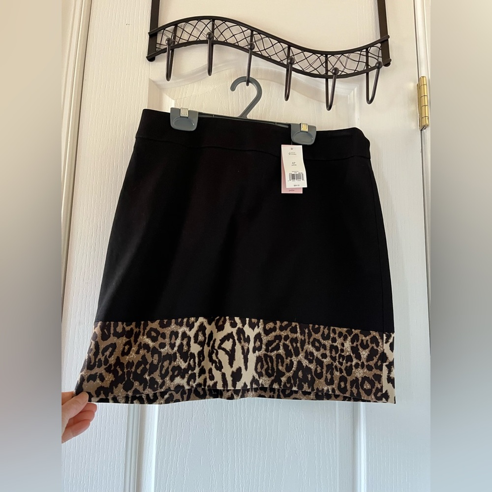 Banana Republic Leopard Trimmed Skirt Size 4P. New with tags